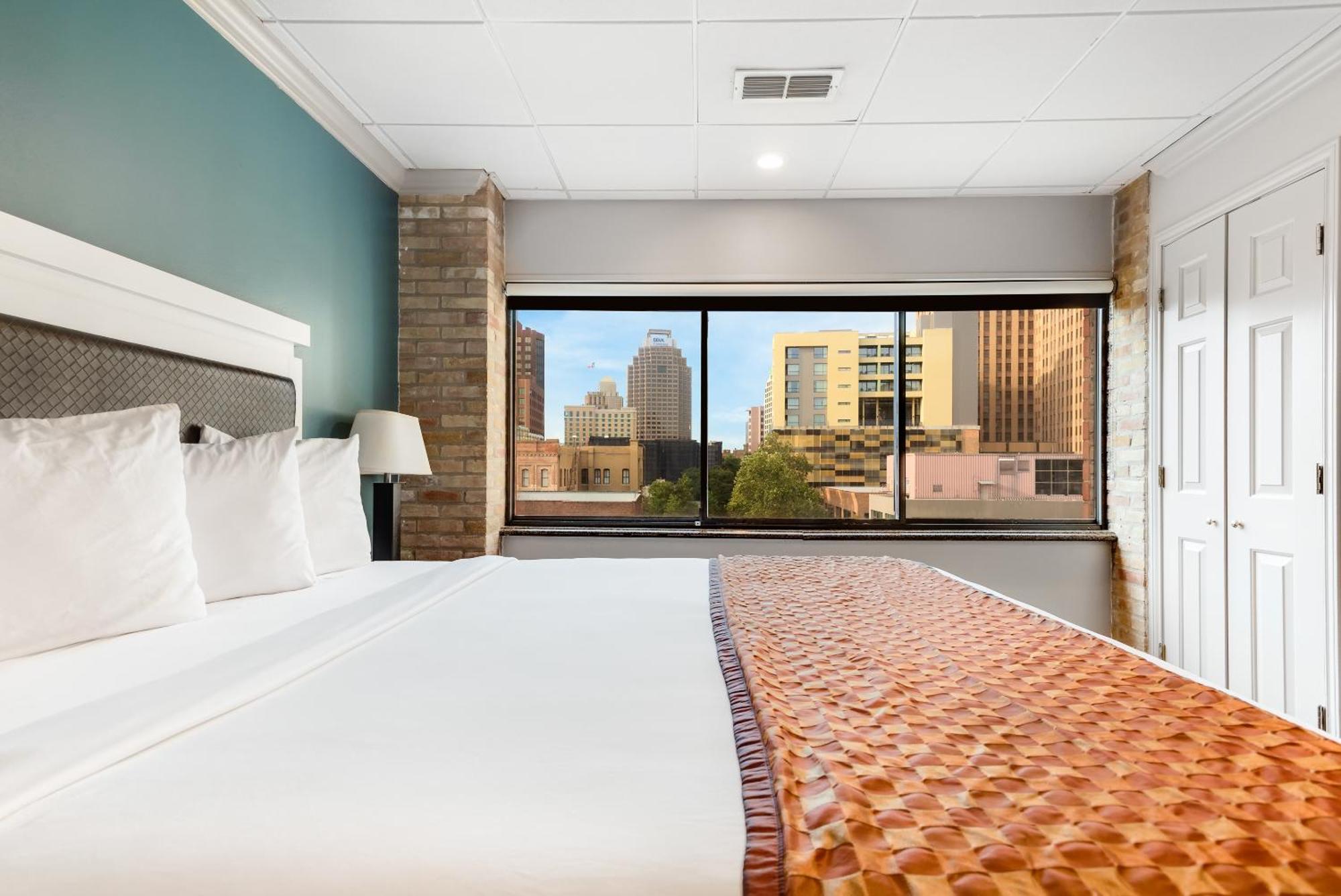 Riverwalk Plaza Hotel San Antonio Exterior photo
